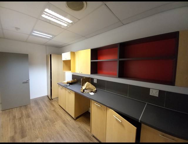 505M² OFFICE TO LET IN BRYANSTON